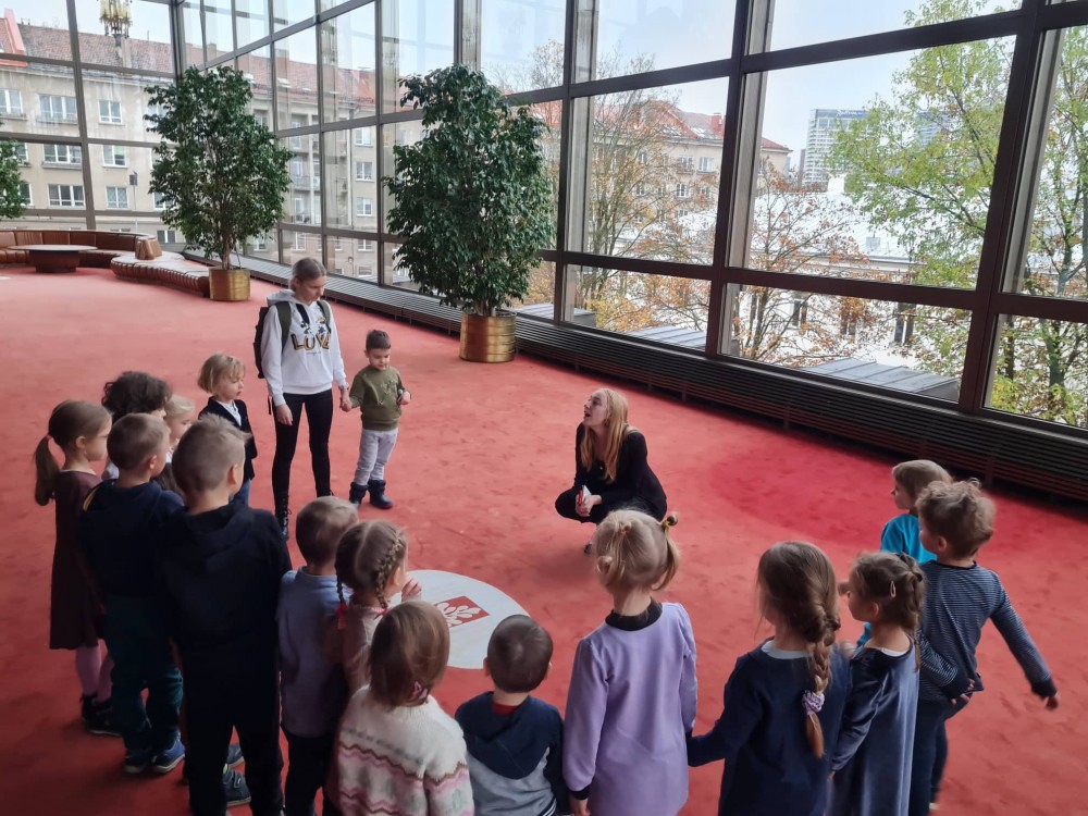 ” Šypsenėlės” apsilankė ekskursijoje po Operos ir Baleto teatrą