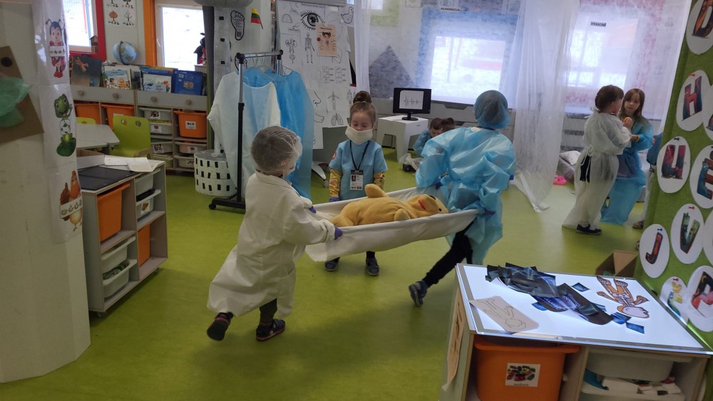 ,,Saulės zuikučiai ” grupė pavirto Klinikine žaislų ligonine.
