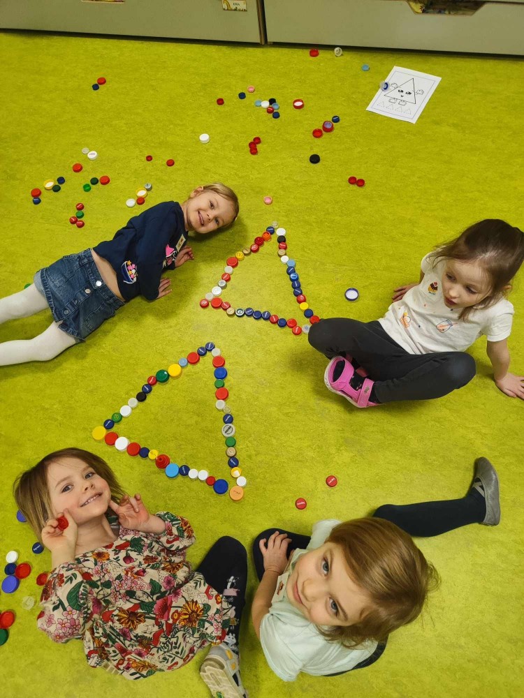 Kodelčiukai geometrinių figūrų pasaulyje