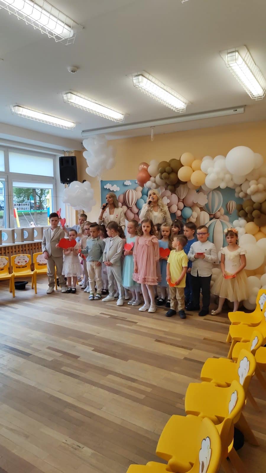 ‘’Saulės zuikučių’’ grupė sau linkėjo gero skrydžio sėkmės link.